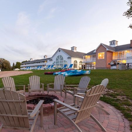 Baymont By Wyndham St. Ignace Lakefront מראה חיצוני תמונה