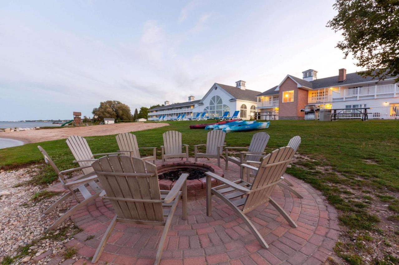 Baymont By Wyndham St. Ignace Lakefront מראה חיצוני תמונה