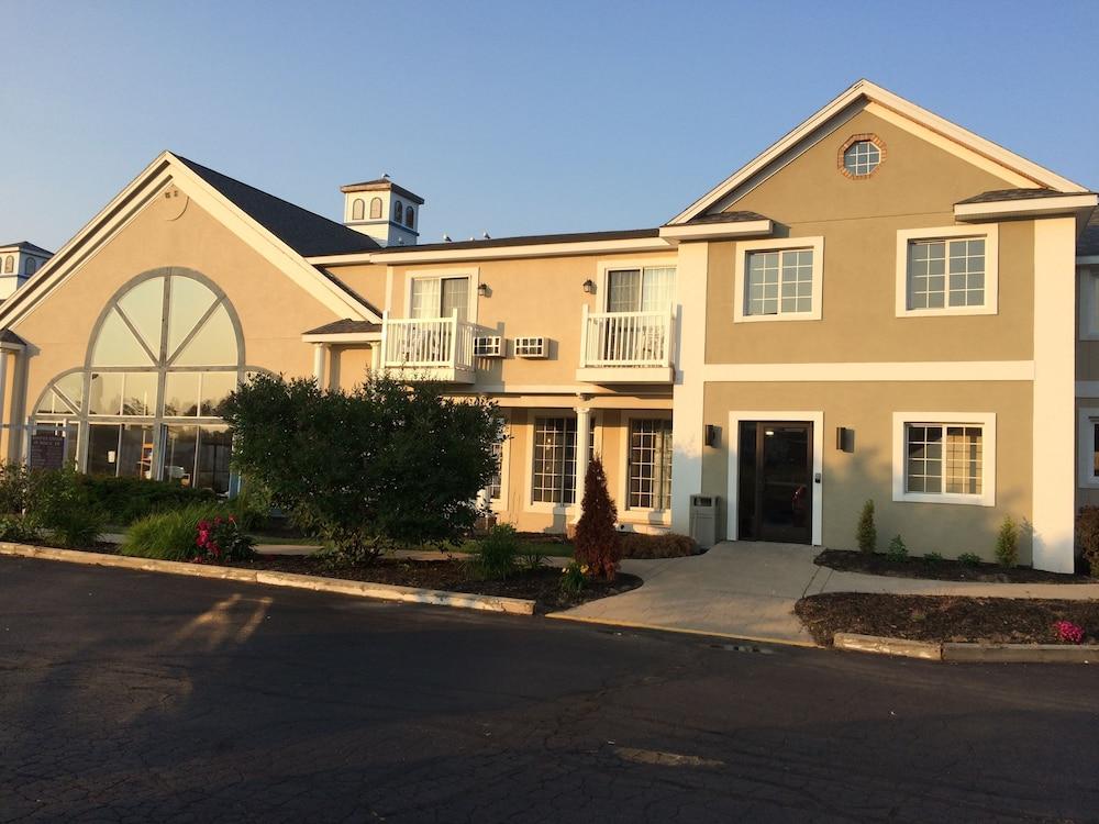 Baymont By Wyndham St. Ignace Lakefront מראה חיצוני תמונה