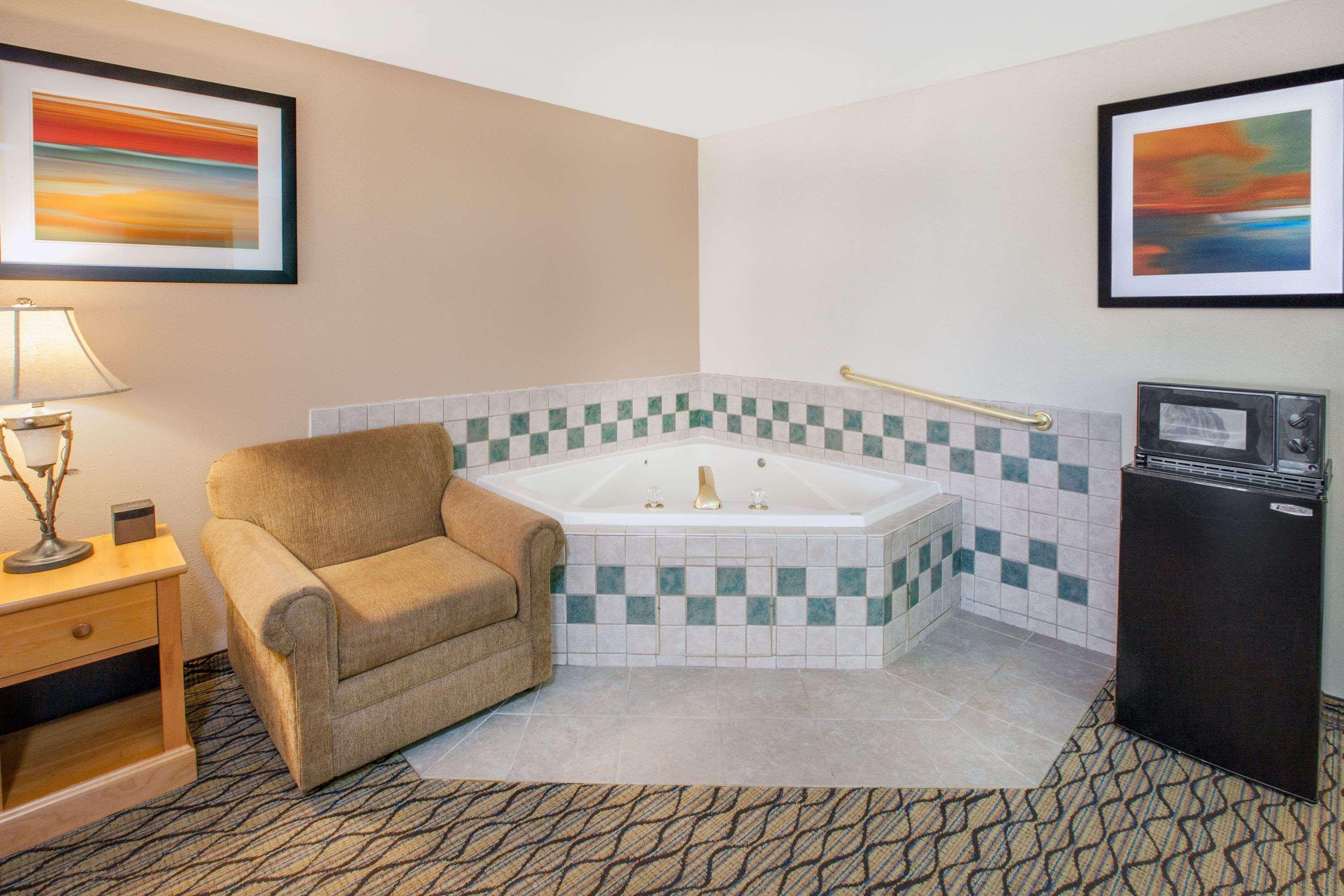 Baymont By Wyndham St. Ignace Lakefront מראה חיצוני תמונה