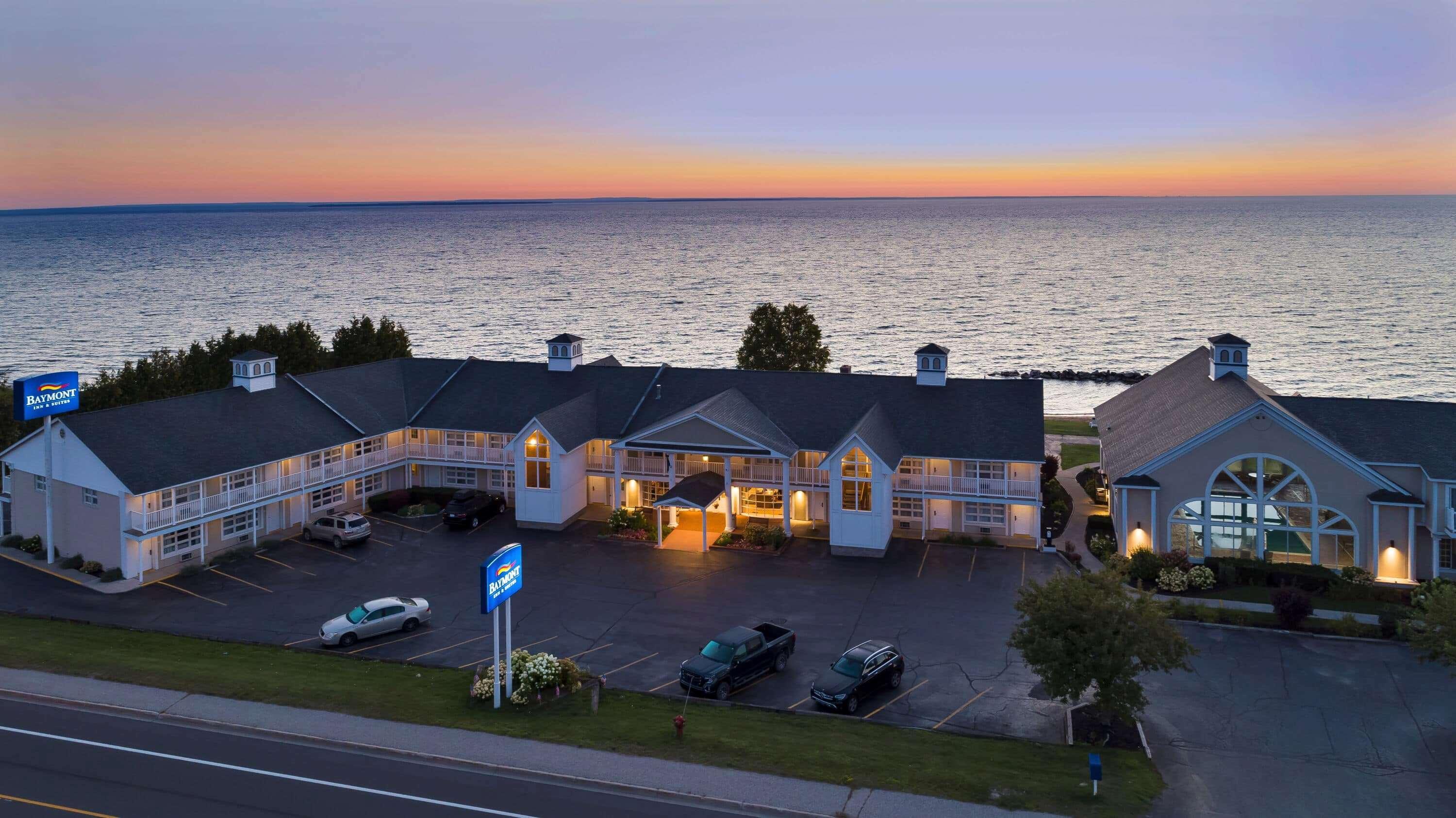 Baymont By Wyndham St. Ignace Lakefront מראה חיצוני תמונה