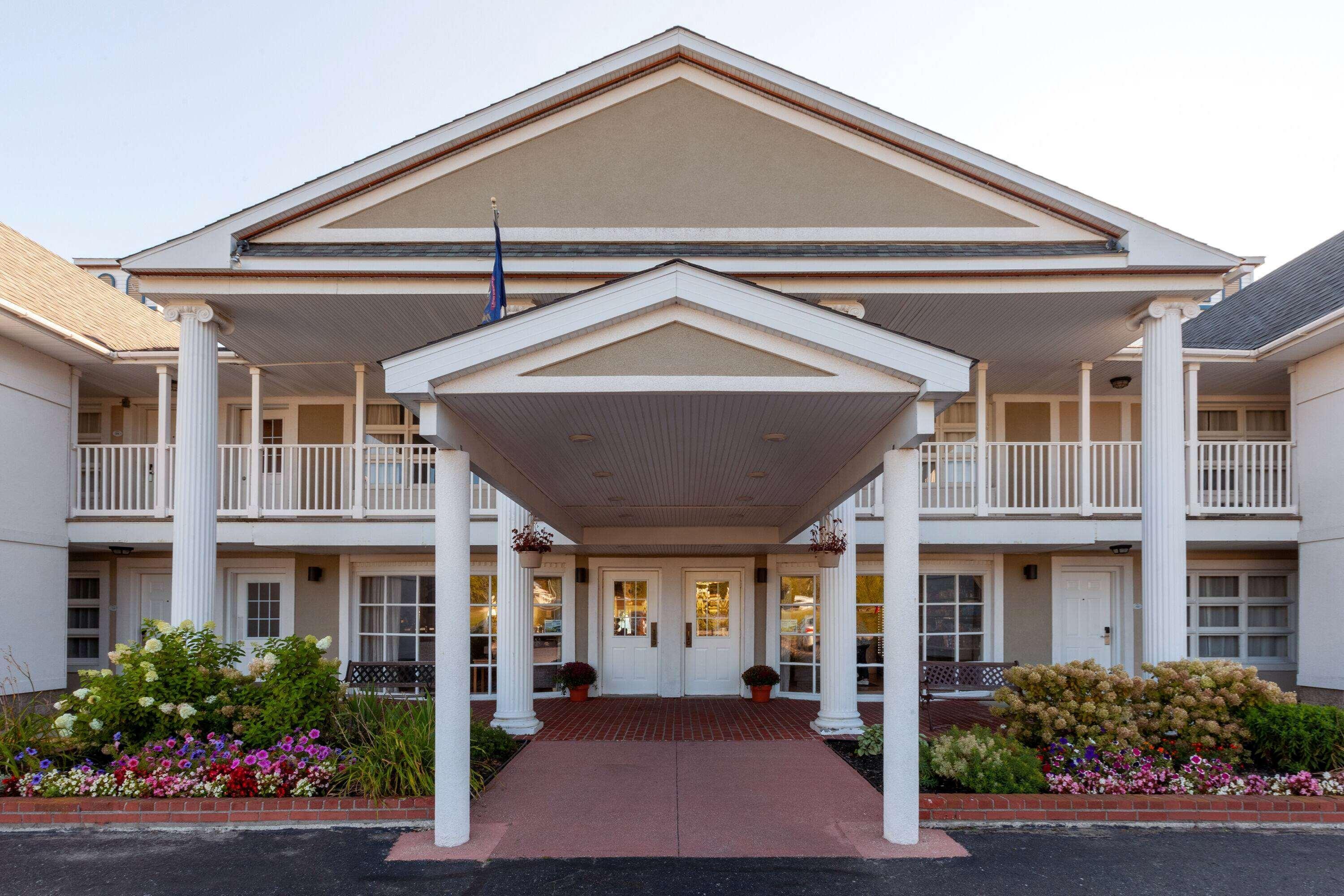 Baymont By Wyndham St. Ignace Lakefront מראה חיצוני תמונה