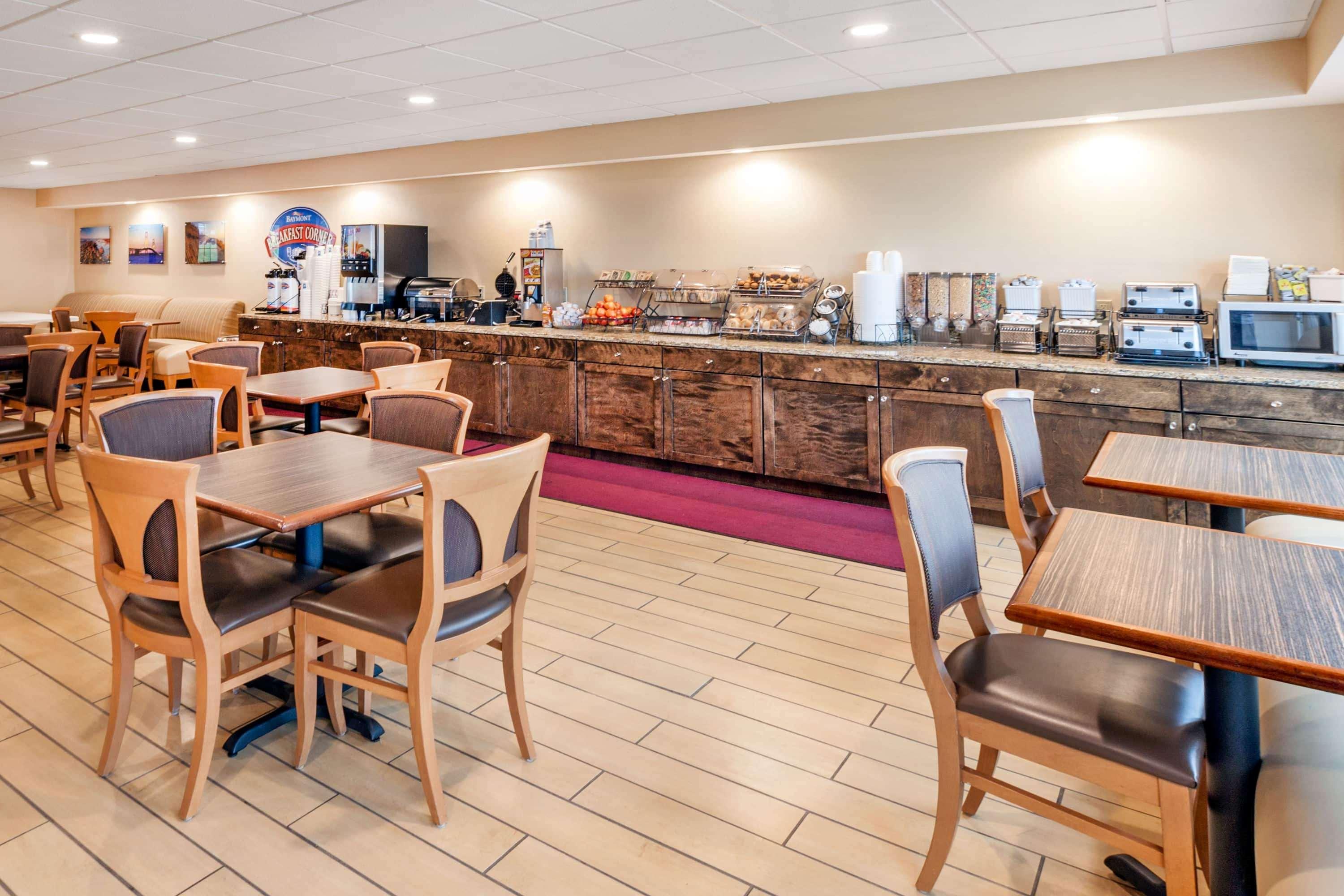 Baymont By Wyndham St. Ignace Lakefront מראה חיצוני תמונה