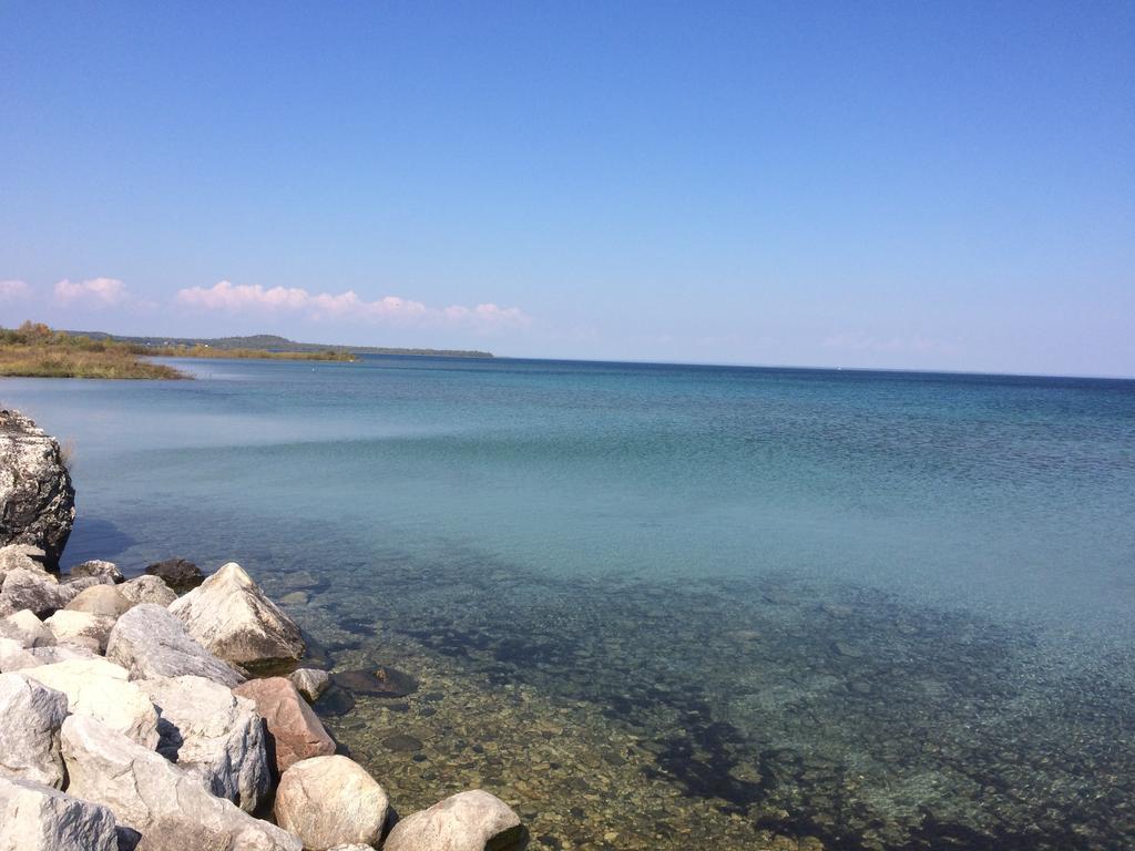 Baymont By Wyndham St. Ignace Lakefront מראה חיצוני תמונה