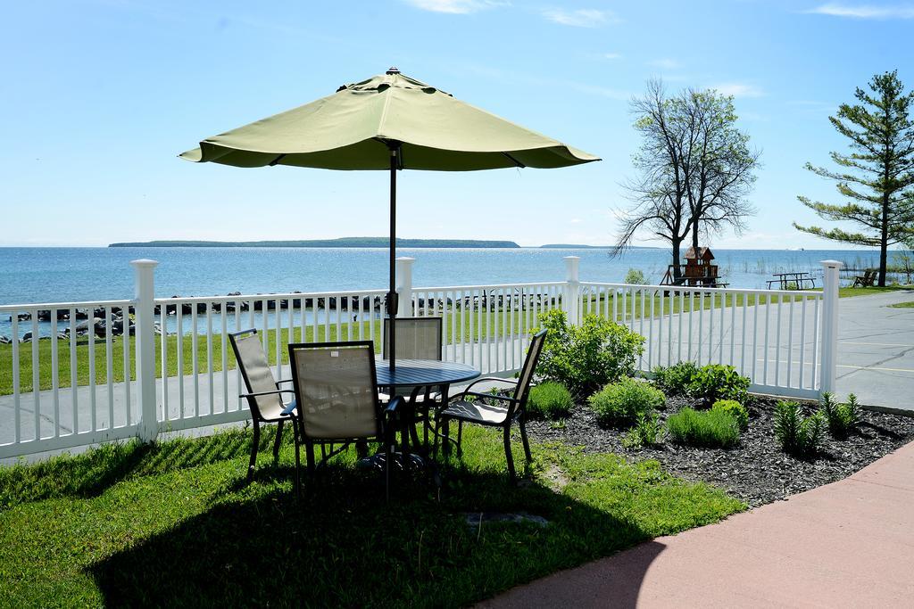 Baymont By Wyndham St. Ignace Lakefront מראה חיצוני תמונה