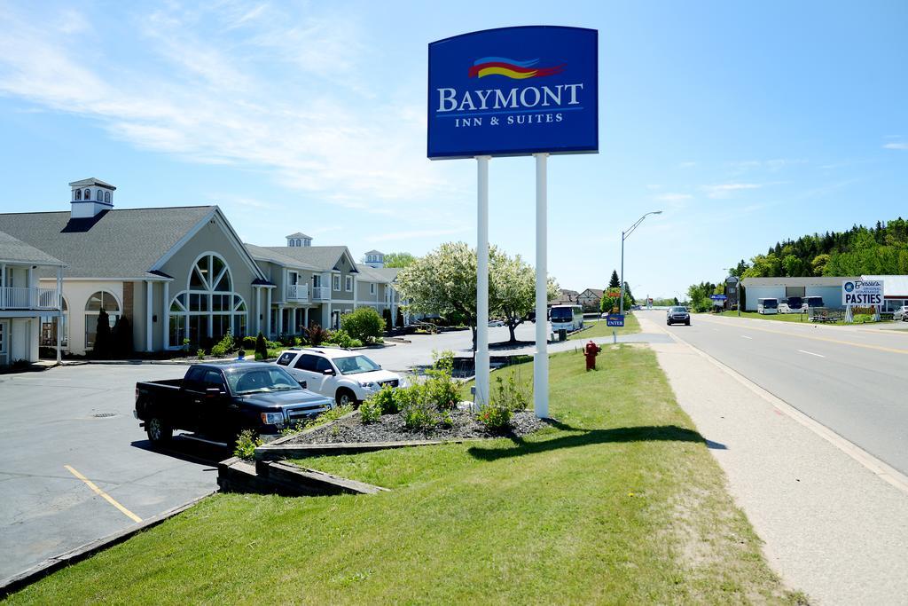 Baymont By Wyndham St. Ignace Lakefront מראה חיצוני תמונה