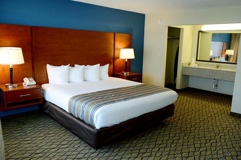 Baymont By Wyndham St. Ignace Lakefront חדר תמונה