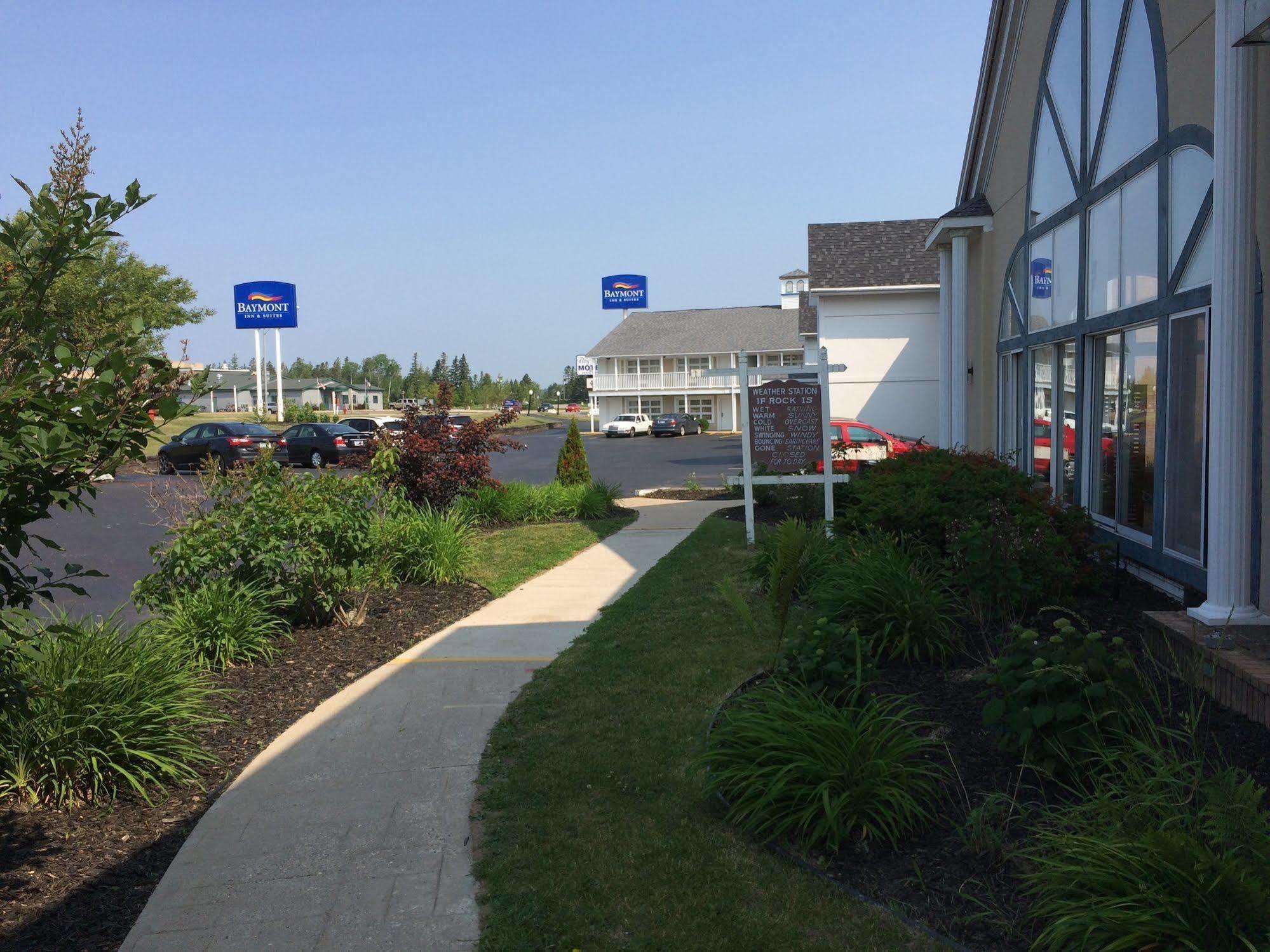 Baymont By Wyndham St. Ignace Lakefront מראה חיצוני תמונה