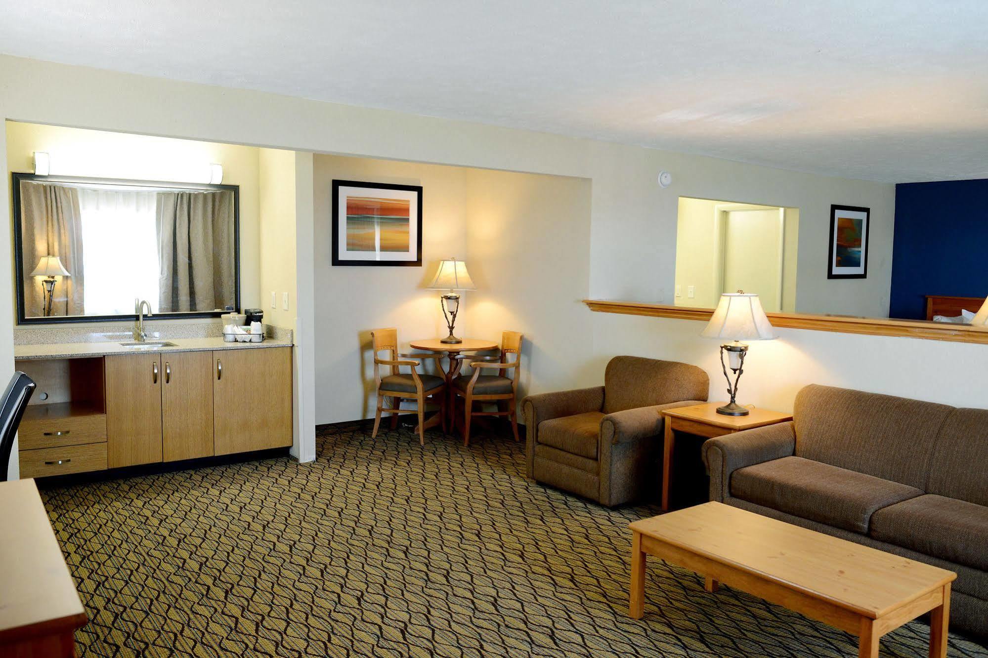 Baymont By Wyndham St. Ignace Lakefront מראה חיצוני תמונה