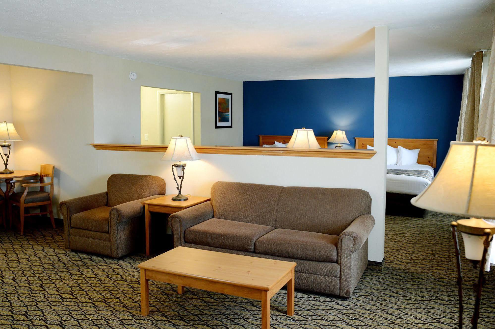 Baymont By Wyndham St. Ignace Lakefront מראה חיצוני תמונה