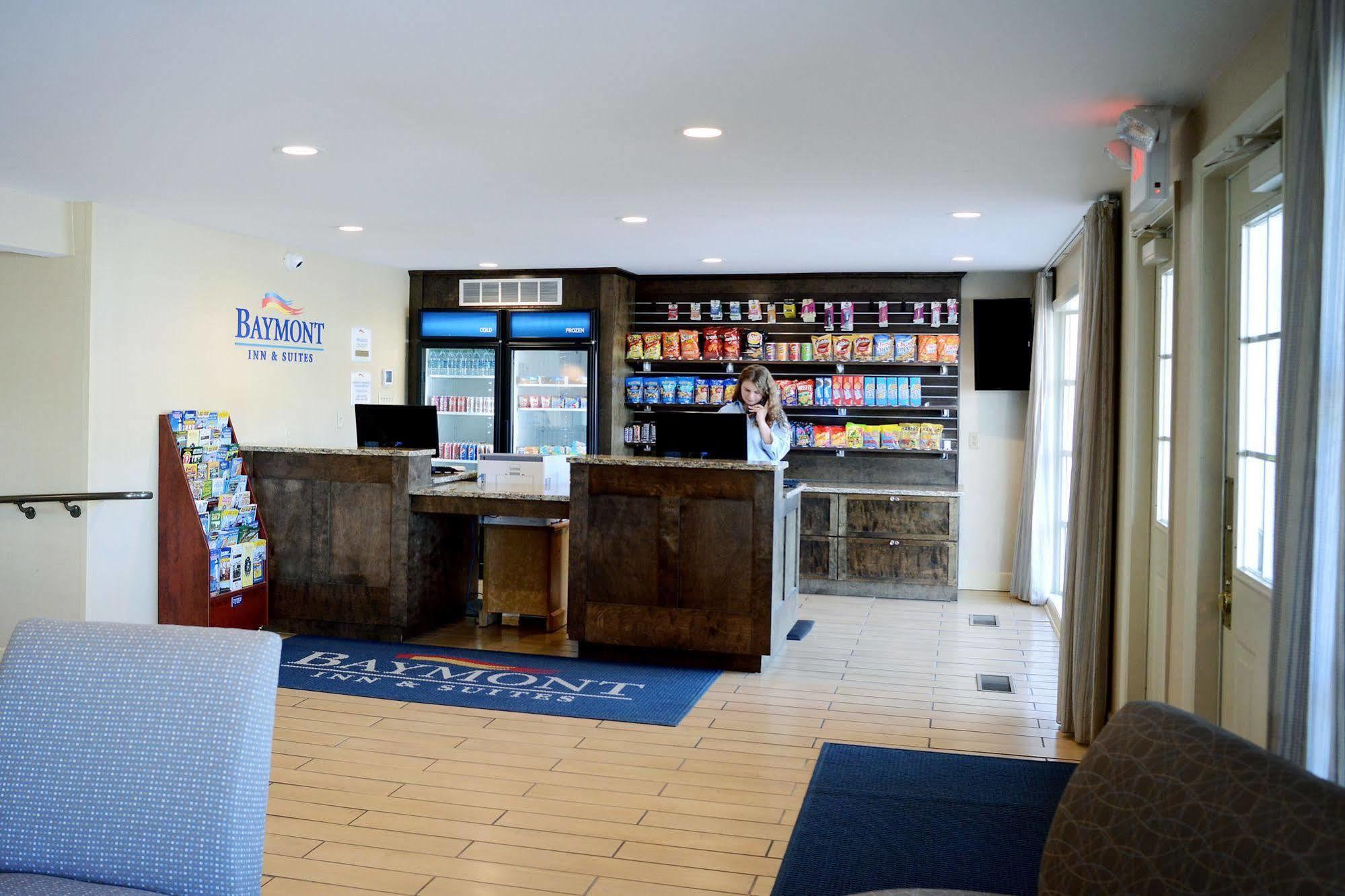 Baymont By Wyndham St. Ignace Lakefront מראה חיצוני תמונה