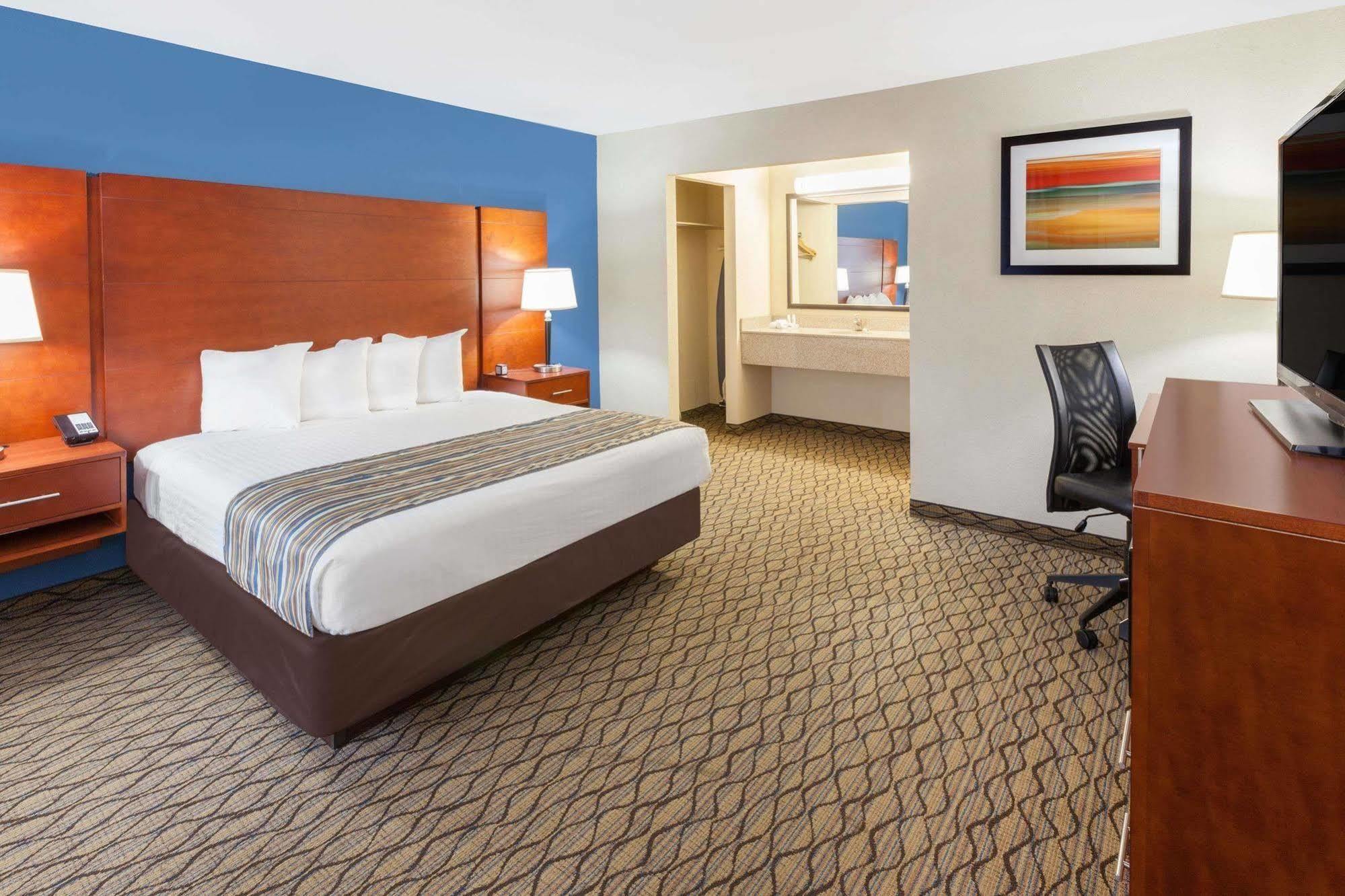 Baymont By Wyndham St. Ignace Lakefront מראה חיצוני תמונה